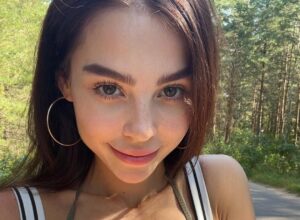 Amanda Breden: The Swiss Sensation 🌟 - Pachn