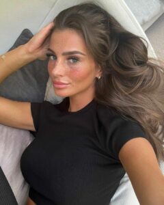 Maddy Cheary: The British Gem of Social Media 🇬🇧💎 - Pachn