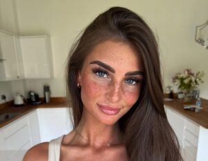 Maddy Cheary: The British Gem of Social Media 🇬🇧💎 - Pachn